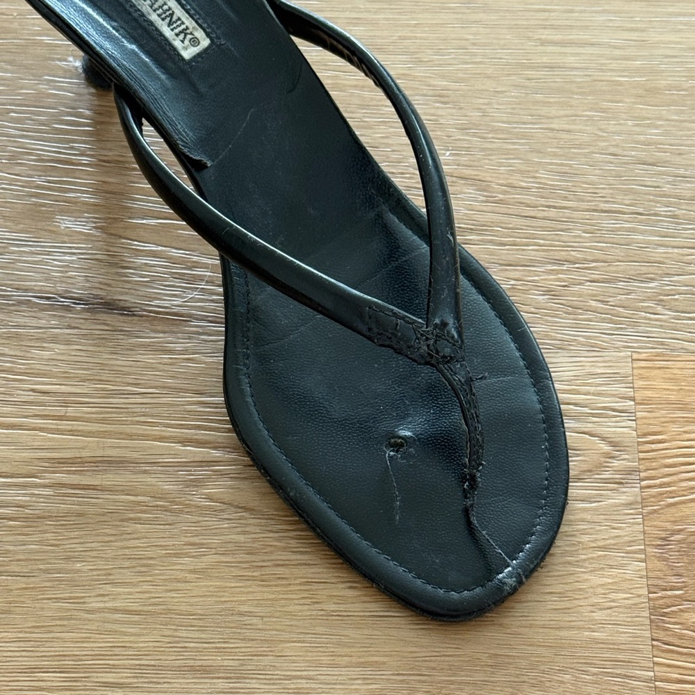 Vintage Manolo Blahnik Black Thong Kitten Heel Sandals - Picture 4 of 7